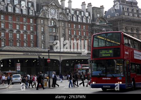 Londres, Angleterre, Victoria Station, métro, Abbaye de Westminster, London Evening Standard, Tourisme, navetteurs. Banque D'Images