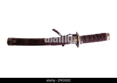 Épée samouraï isolée sur fond blanc de près Banque D'Images