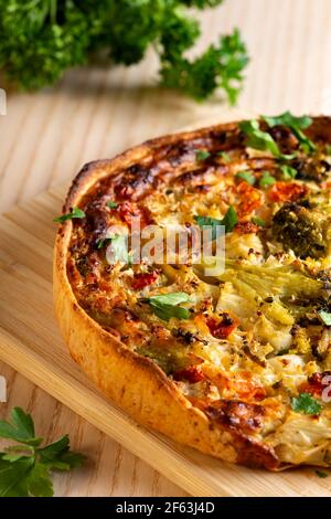 Quiche maison aux légumes - tarte française traditionnelle Banque D'Images