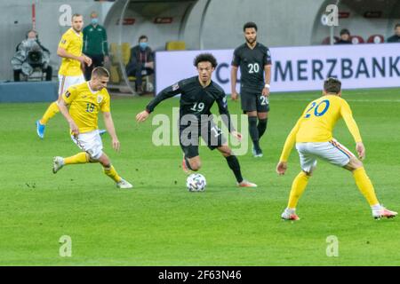 Bucarest, Roumanie. 28 mars 2021. Razvan Marin #18 de Roumanie et Leroy Sane #19 d'Allemagne pendant la coupe du monde de la FIFA 2022 partie qualifiante entre les équipes nationales de Roumanie et d'Allemagne à la National Arena à Bucarest, Roumanie. 28.03.2021. Photo: Copyright 2020, crédit: Cronos/Alamy Live News Banque D'Images