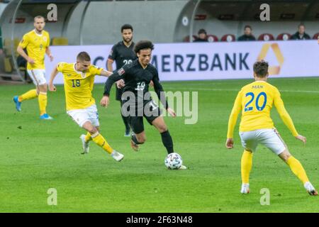 Bucarest, Roumanie. 28 mars 2021. Razvan Marin #18 de Roumanie et Leroy Sane #19 d'Allemagne pendant la coupe du monde de la FIFA 2022 partie qualifiante entre les équipes nationales de Roumanie et d'Allemagne à la National Arena à Bucarest, Roumanie. 28.03.2021. Photo: Copyright 2020, crédit: Cronos/Alamy Live News Banque D'Images