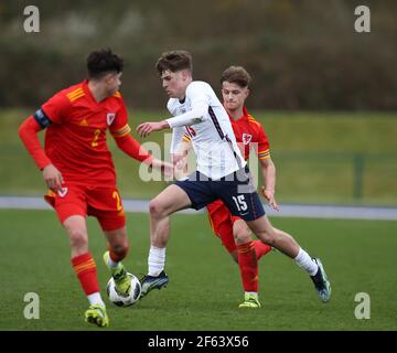 Cardiff, Royaume-Uni. 29 mars 2021. Alex Scott de l'Angleterre u18 en action. U18 match international de football, pays de Galles contre Angleterre, au stade de Leckwith à Cardiff, au sud du pays de Galles, le lundi 29 mars 2021. Usage éditorial seulement. photo par Andrew Orchard/Andrew Orchard sports Photography/Alay Live News crédit: Andrew Orchard sports Photography/Alay Live News Banque D'Images