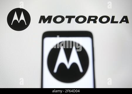 Ukraine. 30 mars 2021. Dans cette illustration, le logo Motorola apparaît sur un smartphone et un écran d'ordinateur. (Photo de Pavlo Gonchar/SOPA Images/Sipa USA) crédit: SIPA USA/Alay Live News Banque D'Images