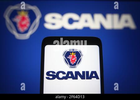 Ukraine. 30 mars 2021. Dans cette illustration, le logo Scania apparaît sur un smartphone et un écran d'ordinateur. (Photo de Pavlo Gonchar/SOPA Images/Sipa USA) crédit: SIPA USA/Alay Live News Banque D'Images