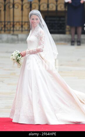 Photo du dossier datée du 29 avril 2011 de Kate Middleton arrive à Westminster pour son mariage avec le Prince William, à Londres, au Royaume-Uni. Il y a près de 10 ans que le Prince William et Kate Middleton ont noué le nœud. Photo de Frédéric Nebinger/ABACAPRESS.COM Banque D'Images