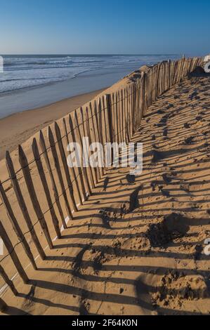 CÔTE ATLANTIQUE, CARCANS BEACH, PETITE STATION DE BAIGNADE SUR LA CÔTE ATLANTIQUE FRANÇAISE, PRÈS DE LACANAU ET BORDEAUX Banque D'Images