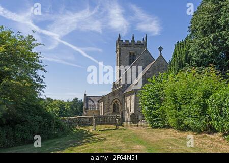 Ministre de Stonegrave, également connu sous le nom d'église de la Sainte Trinité, à Stonegrave, dans le Yorkshire; la tour est en partie anglo-saxonne avec le corps principal de l'église normande Banque D'Images