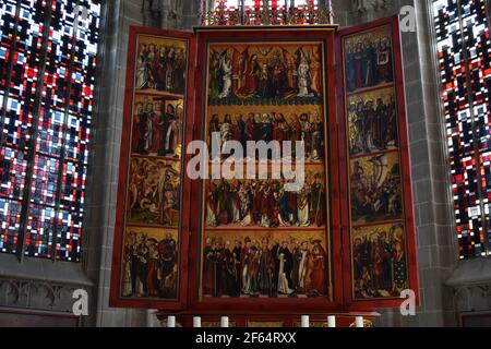 Reichenau-Mittelzell. Münster St Maria und St Markus. Autel à ailes gothiques de Rudolf Stahel (1498) avec le couronnement de Marie. Tous les saints autel. Banque D'Images