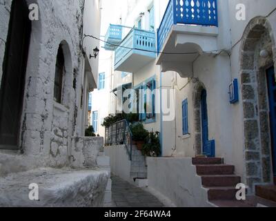 Vue sur la rue dans le village de Mandraki sur l'île de Nisyros Grèce Banque D'Images