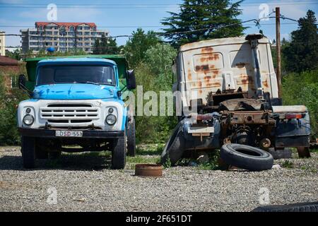 ZIL-130 - camion poids moyen russe de l'ancien bloc soviétique. Kutaisi. Géorgie Banque D'Images