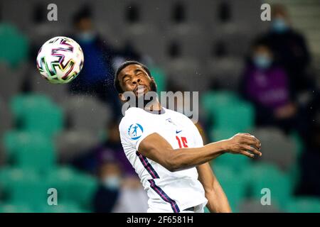 LJUBLJANA, SLOVÉNIE - MARS 28: Japhet Tanganga d'Angleterre lors du match de championnat européen des moins de 21 ans de l'UEFA de 2021 entre le Portugal et l'Angleterre au Stadion Stozice le 28 mars 2021 à Ljubljana, Slovénie. Mo de média Banque D'Images