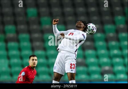 LJUBLJANA, SLOVÉNIE - MARS 28: Noni Madueke d'Angleterre en action lors du match de l'UEFA European Under-21 Championship Group D 2021 entre le Portugal et l'Angleterre au Stadion Stozice le 28 mars 2021 à Ljubljana, Slovénie. Mo de média Banque D'Images