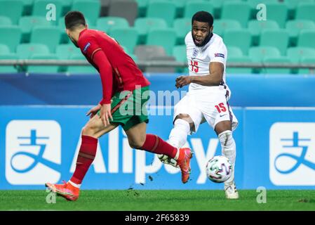 LJUBLJANA, SLOVÉNIE - MARS 28: Japhet Tanganga d'Angleterre lors du match de championnat européen des moins de 21 ans de l'UEFA de 2021 entre le Portugal et l'Angleterre au Stadion Stozice le 28 mars 2021 à Ljubljana, Slovénie. Mo de média Banque D'Images