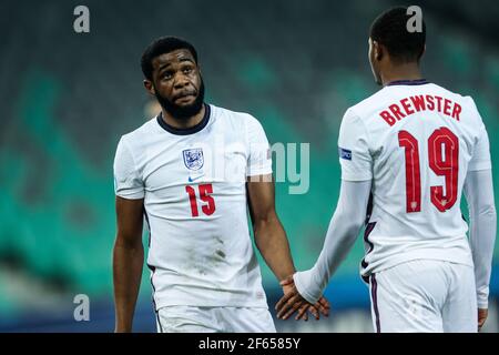 LJUBLJANA, SLOVÉNIE - MARS 28: Japhet Tanganga d'Angleterre et Rhian Brewster d'Angleterre lors du Championnat d'Europe des moins de 21 ans de l'UEFA 2021 du Groupe D entre le Portugal et l'Angleterre au Stadion Stozice le 28 mars 2021 à Ljubljana, Slovénie. Mo de média Banque D'Images