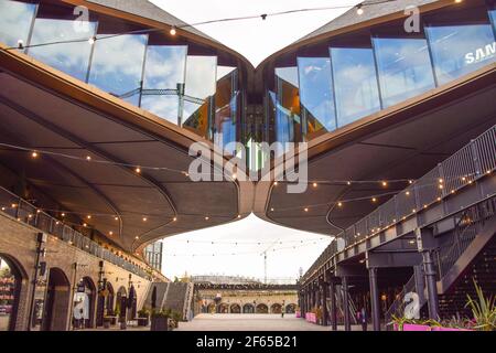 Centre commercial Coal Drops Yard, King's Cross, Londres. Banque D'Images