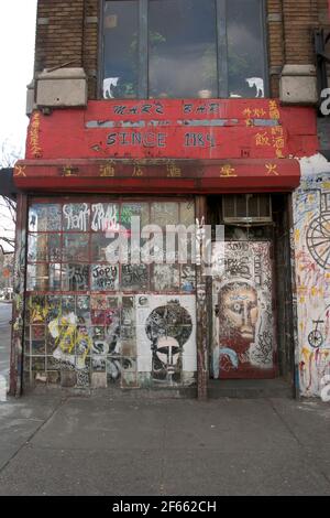 Le bar phare, le « bar ars » à 2nd Avenue et 1st Street dans l'East Village à New York City. Banque D'Images