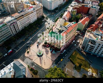 Belgrade, Serbie - 25 septembre 2020 : vue aérienne de la place Terazije dans le centre-ville de Belgrade de la capitale serbe au lever du soleil Banque D'Images