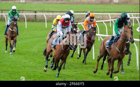 Stratford-upon-Avon, Royaume-Uni. 29 mars 2021. Course une en cours pendant les courses de Stratford-upon-Avon à Stratford-upon-Avon racecourse à Stratford-upon-Avon, Angleterre - lundi 29/03/2021 crédit: SPP Sport Press photo. /Alamy Live News Banque D'Images