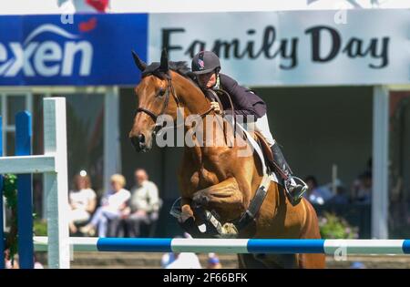 Epicéa Meadows Continental 2004. Nexen Cup, Leslie Howard (États-Unis) à cheval Galop de Beaumont Banque D'Images