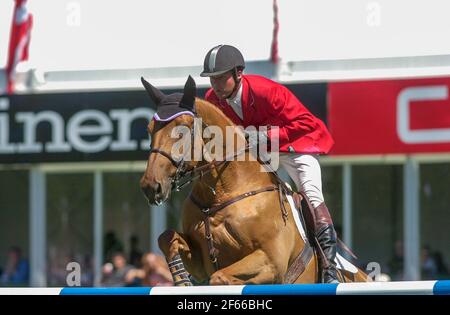 Spruce Meadows Continental 2004 Nexen Cup, Eric Lamaze (CAN) à cheval Goutier Mancias Banque D'Images