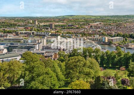 Vue sur la ville de Bristol, vue depuis la Tour Cabot, Somerset, Angleterre, Royaume-Uni Banque D'Images