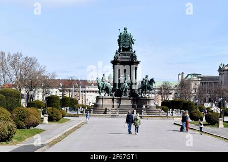 Vienne, Autriche. Maria Theresien Platz Vienne avec le monument Maria Theresa Banque D'Images