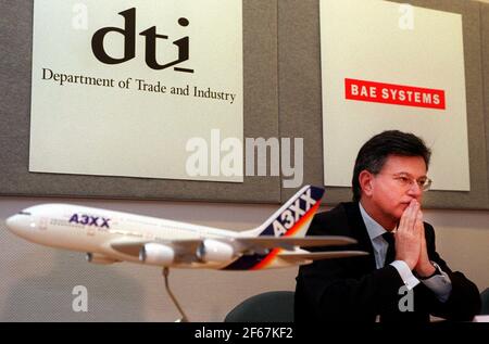 Stephen Byers, secrétaire parlementaire du commerce et de l'industrie, a présenté le 530 mars à la conférence de presse de ce matin, au cours de laquelle il a donné des détails sur un investissement gouvernemental de 200 000 personnes pour le développement du A3XX par BAE SYSTEMS Banque D'Images