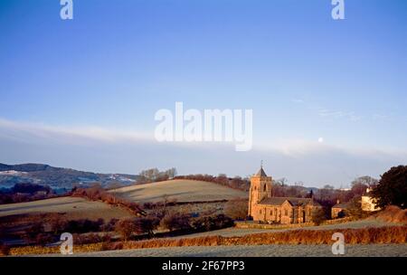 Matin d'hiver croustillante Église de St Mary's à la vallée de Crosthwaite Lyth entre Kendal et Bowness On Windermere Cumbria Lake District Angleterre Banque D'Images