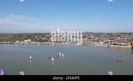 Brightlingsea Essex UK image aérienne de la ville et du front de mer Banque D'Images