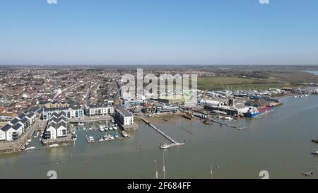 Brightlingsea Essex UK image aérienne de la ville et du front de mer Banque D'Images