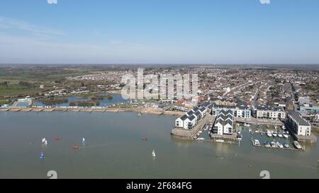 Brightlingsea Essex UK image aérienne de la ville et du front de mer Banque D'Images