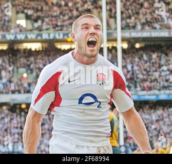 ANGLETERRE V AUSTRALIE 1AT TWICKENHAM BEN COHEN APRÈS AVOIR OBTENU SON SCORE 1ÈRE ESSAI 2/11/2005 PHOTO DAVID ASHDOWNRUGBY ANGLETERRE Banque D'Images