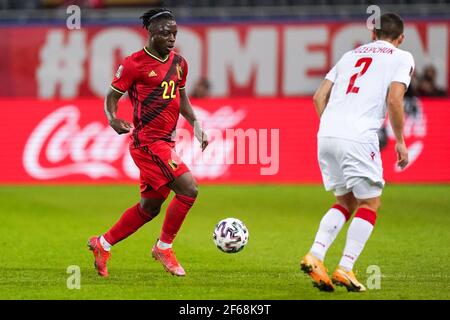 LOUVAIN, BELGIQUE - MARS 30: Jeremy Doku de Belgique et Roman Yuzepchuk de Biélorussie pendant la coupe du monde de la FIFA 2022 Qatar qualifier match entre la Belgique Banque D'Images