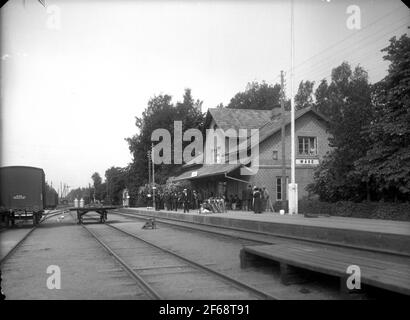 La gare a ouvert pour la circulation le 1er octobre 1869. Le bâtiment (un étage et demi en brique) a été modernisé en 1946, lorsque l'eau et les eaux usées ont été installées. Station ouverte 1/10 1869, arrêt 18/6 1973, mais à gauche comme station de technologie de la circulation. La maison de la gare a vendu Banque D'Images