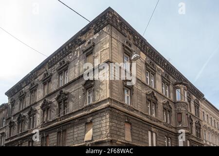 Un bâtiment dans le District VI de Budapest qui a encore la balle trous dans 2021 Banque D'Images