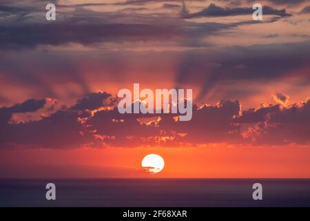 Main of God illuminant au coucher du soleil sur la côte sud de Kona, île d'Hawaï. Banque D'Images