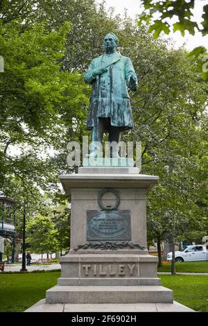 Statue de Samuel Leonard Tilley sur la place du roi Saint John New Brunswick Canada Banque D'Images