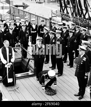 CÉRÉMONIE DU JOUR DE TRAFALGAR À BORD DU HMS VICTORY 1984 PIC MIKE WALKER, Banque D'Images