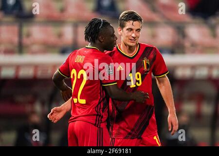 LOUVAIN, BELGIQUE - MARS 30: Jeremy Doku de Belgique et Dennis Praet de Belgique célébrant l'un des buts de la Belgique lors de la coupe du monde de la FIFA 2022 Qatar Banque D'Images