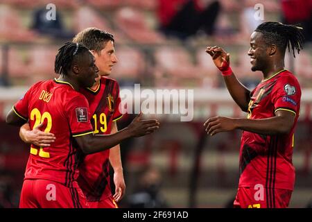 LOUVAIN, BELGIQUE - MARS 30: Jeremy Doku de Belgique, Michy Batshuayi de Belgique et Dennis Praet de Belgique célébrant l'un des buts de la Belgique au cours de cette année Banque D'Images