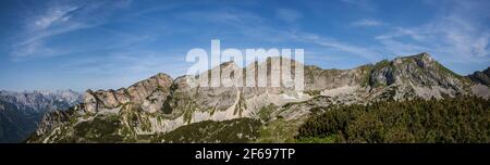 Panorama sur la montagne depuis la montagne Gscholkopf, Rofan, Tyrol, Autriche en été Banque D'Images