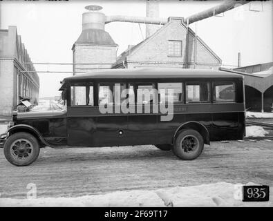 Bus REO pour les terrains côtiers de Blekinge. En 1928-1937 AB, les ateliers ferroviaires suédois ont augmenté leur portefeuille de produits avec des véhicules routiers de pays avec des portes de bus spéciales. Les clients avaient plusieurs fois leurs propres exigences en matière de design intérieur et d'autres détails. Le bus a probablement des marais en bois de Linköping sous la plaque. Les ateliers ferroviaires suédois ont breveté la construction en acier qui a commencé à être fabriquée à partir de 1944. Banque D'Images