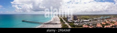 Panorama aérien Juno Beach Fishing Pier côte de Floride Banque D'Images