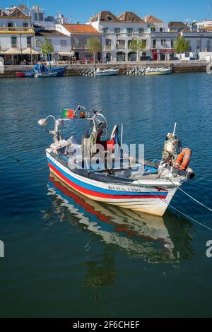 Bateaux de pêche à Tavira; Algarve de l'est; Portugal Banque D'Images