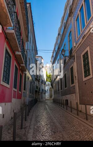 Ruelles étroites de Lisbonne, Portugal Banque D'Images