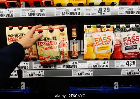 Bière rhubarbe dans un magasin Banque D'Images