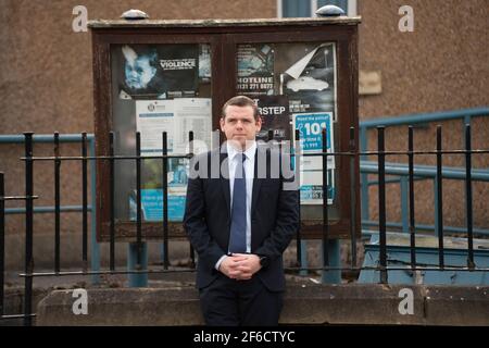 Loanhead, Écosse, Royaume-Uni. 31 mars 2021. Le chef des Conservateurs écossais Douglas Ross dévoile une série de politiques de justice pénale tout en promettant de toujours accorder la priorité aux droits des victimes dans un ancien poste de police, maintenant fermé, à Loanhead, Midlothian. Iain Masterton/Alay Live News Banque D'Images