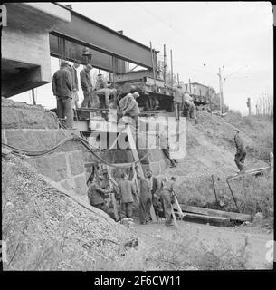 La superstructure est activée sur le viaduc en rouge, sur le tronçon entre Sollefetå et Långsele. Banque D'Images