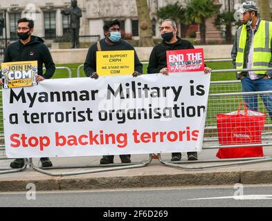 Londres, Royaume-Uni. 31 mars 2021. Une protestation contre le régime militaire au Myanmar en dehors des chambres du Parlement crédit: Ian Davidson/Alay Live News Banque D'Images