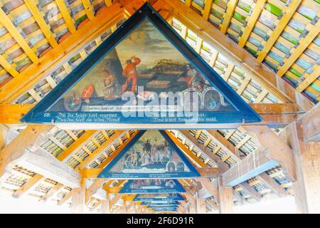 Pont de la chapelle (Kapellbrucke) à proximité de la chapelle Saint-Pierre. Les peintures ont été créées pendant la contre-réforme, avec des scènes faisant la promotion du Cath Banque D'Images